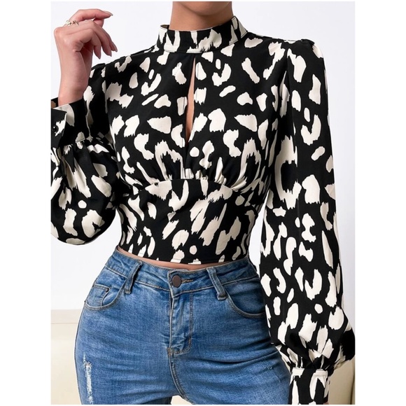 Leopard print mock neck open back crop top - Picture 5 of 6